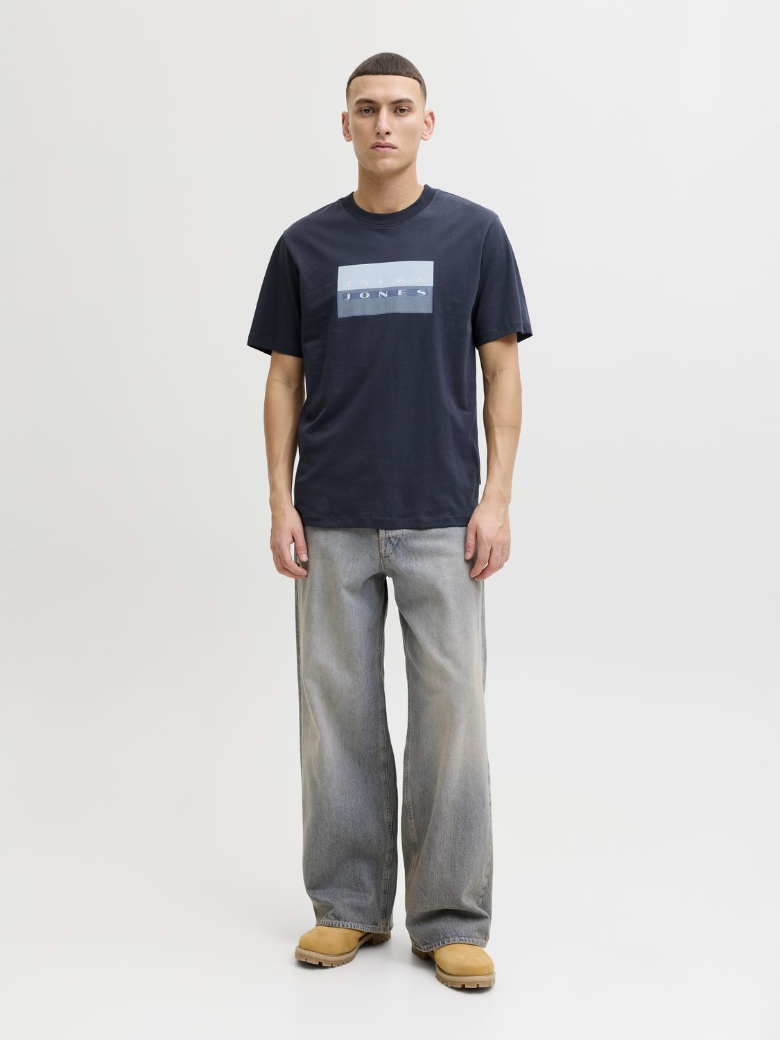 model_shot-front_full